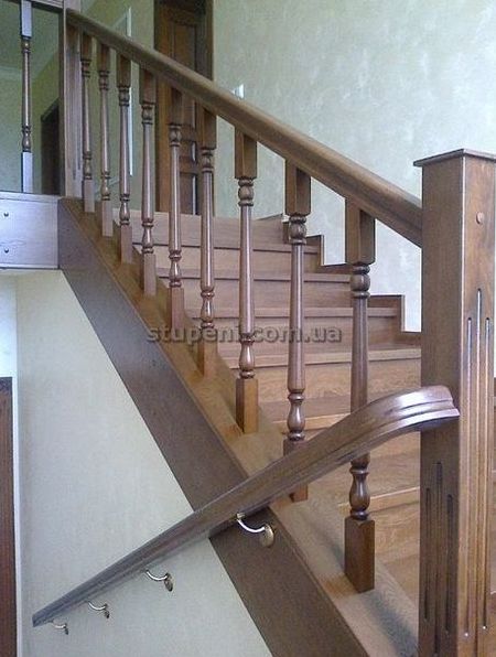Профессиональное изготовление и установка деревянных лестниц