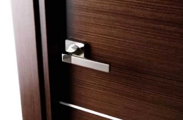 Дверные ручки для межкомнатных дверей: преимущества и рекомендации