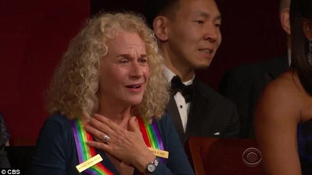 Арета Франклін принесла президенту Обамі сльози на церемонію нагородження 2015 року в Кеннеді-центрі 